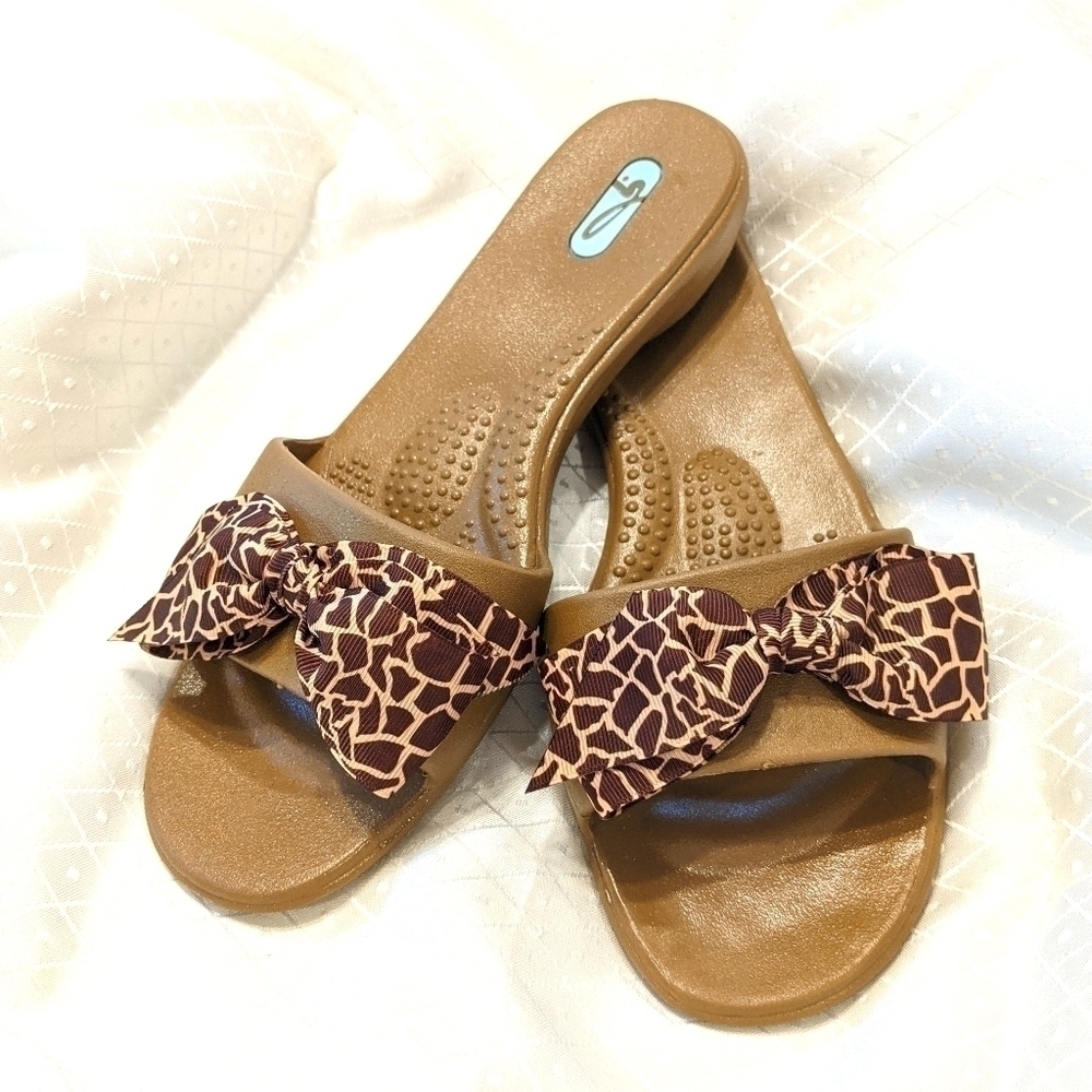 OKA Bee sandals ~ Size medium/large